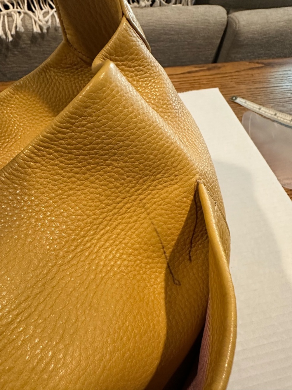 Dooney & Bouke leather Hobo in buttery yellow - Picture 4 of 10